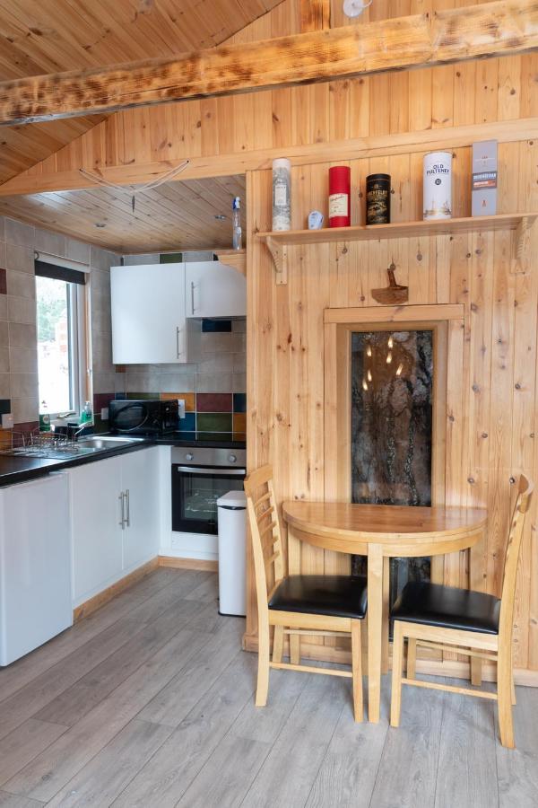 Pine Marten Bar Glenmore Treehouse Aviemore Exterior photo